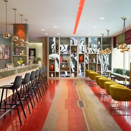 Leonardo Hotel Berlin Mitte Bagian luar foto The bar at the hotel