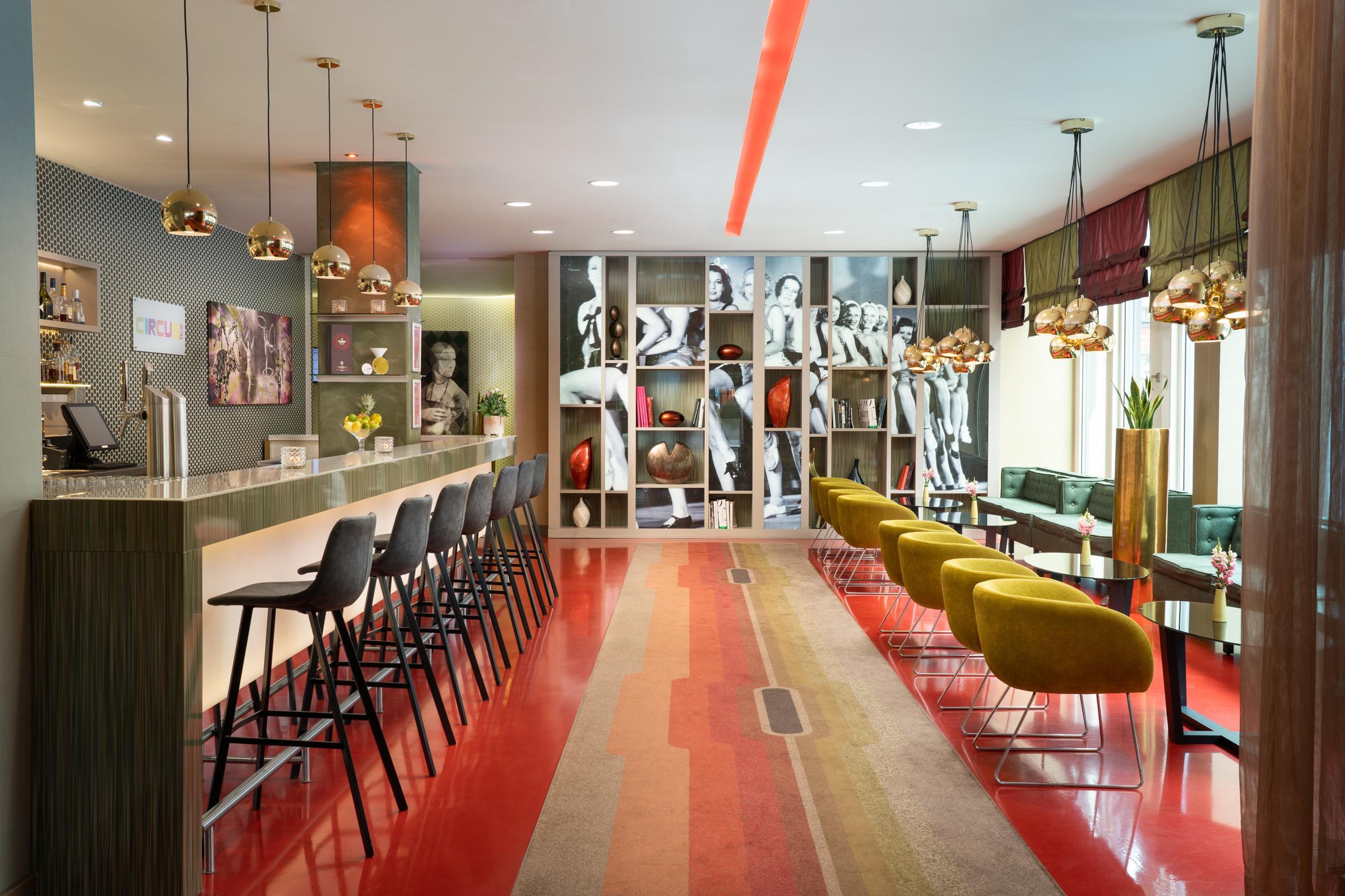 Leonardo Hotel Berlin Mitte Bagian luar foto The bar at the hotel