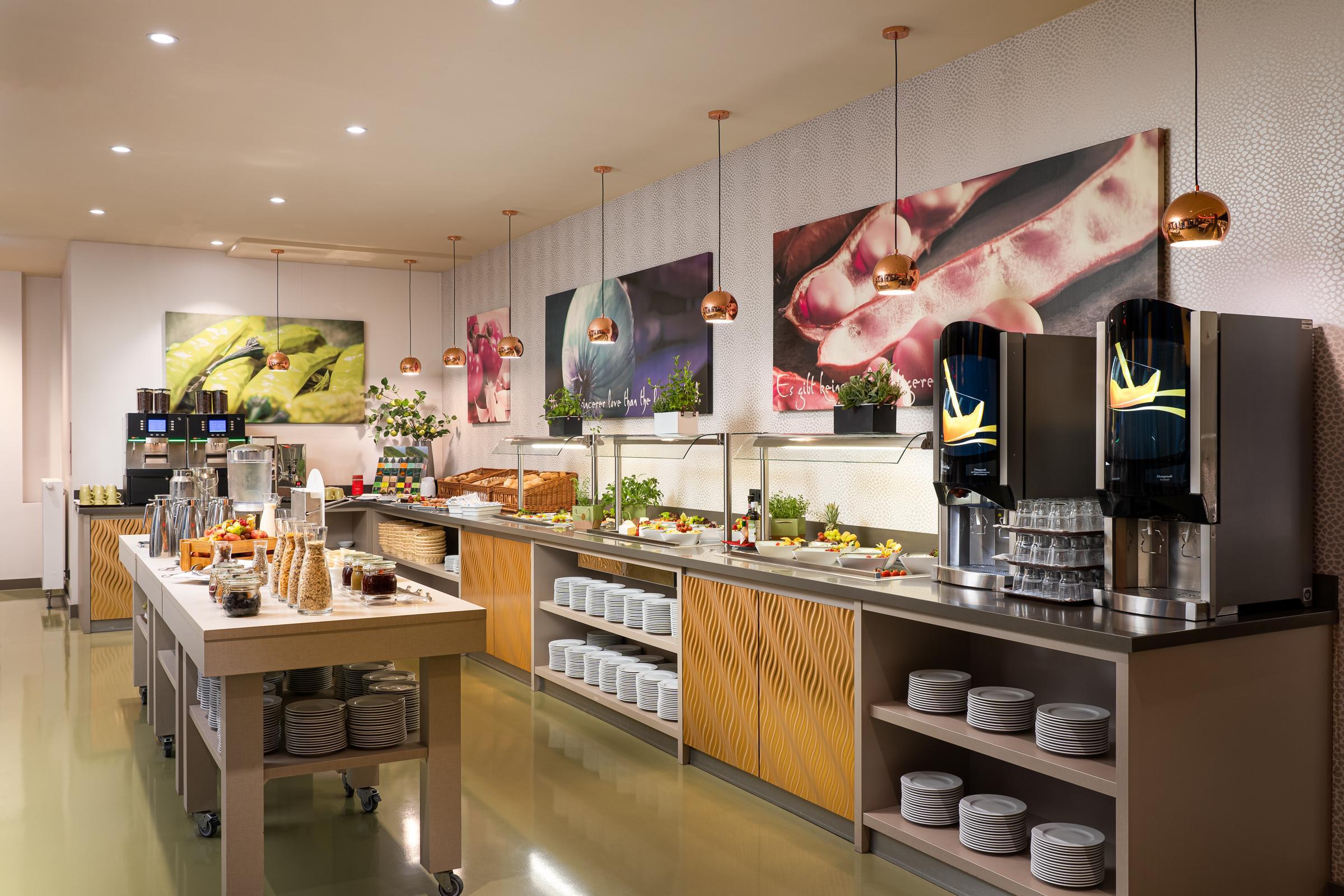 Leonardo Hotel Berlin Mitte Bagian luar foto Breakfast buffet