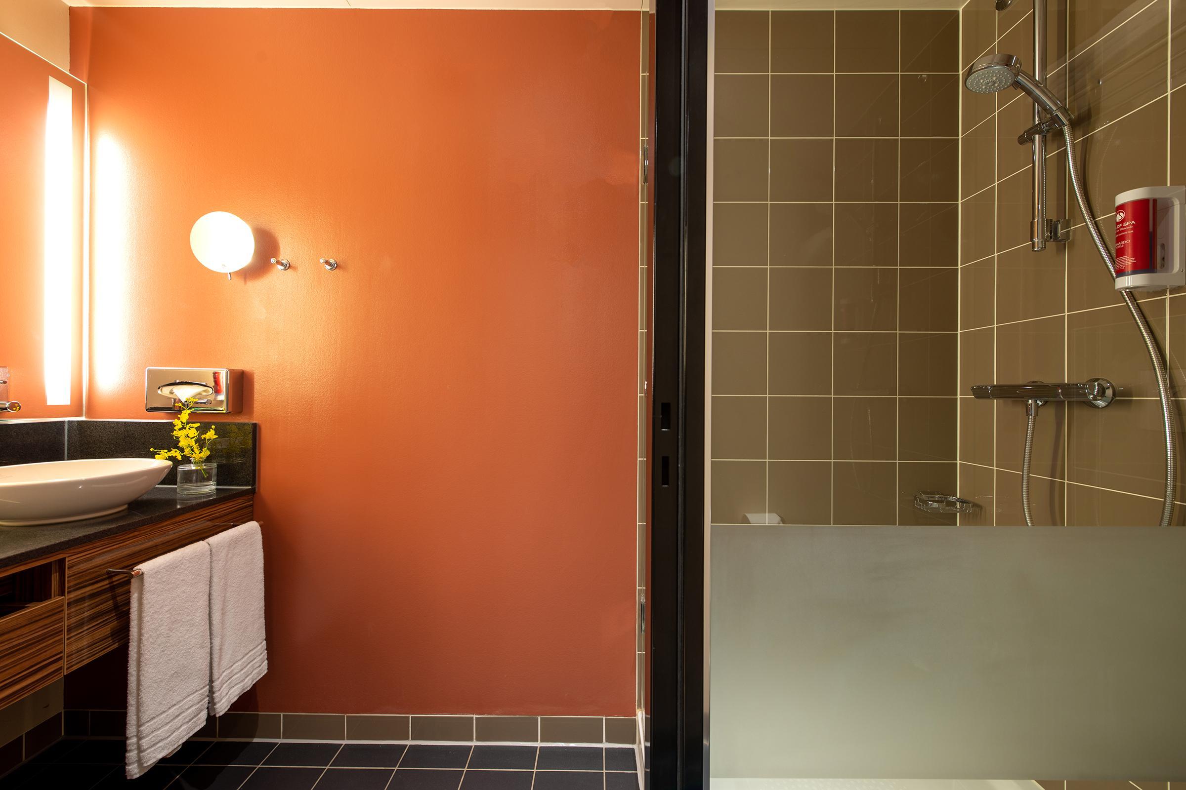Leonardo Hotel Berlin Mitte Bagian luar foto Bathroom