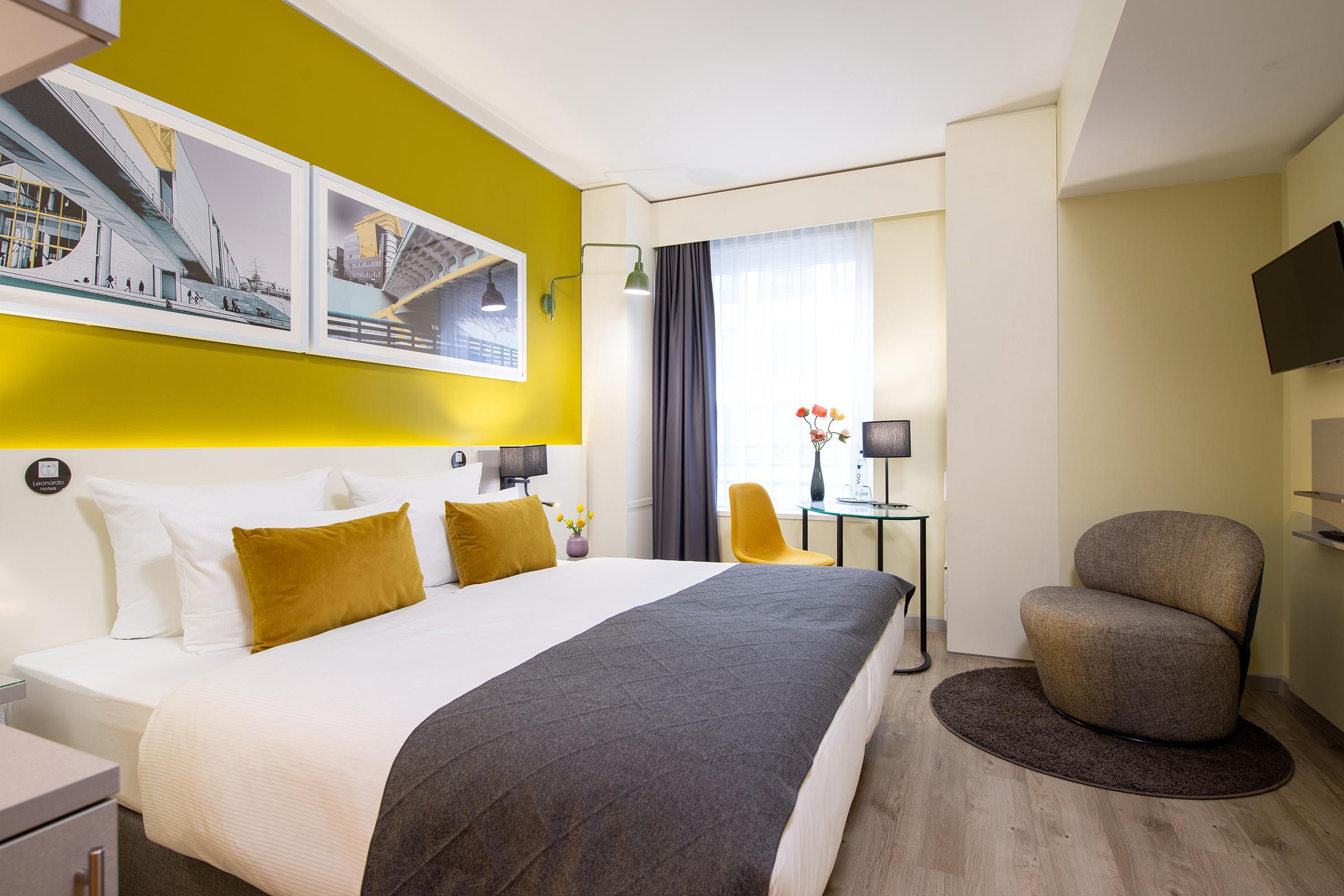 Leonardo Hotel Berlin Mitte Bagian luar foto Leonardo Royal Paris